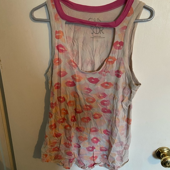 Chasor Lips Tank - Picture 2 of 5